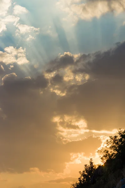 Schöner himmlischer Sonnenuntergang. — Stockfoto