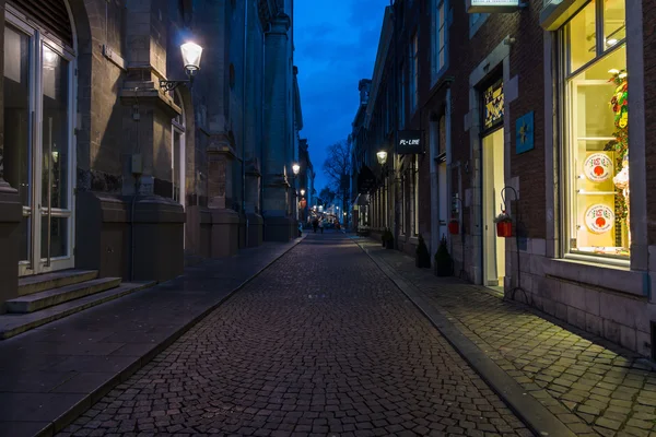 De smalle winkelstraten in het centrum. — Stockfoto