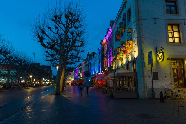 'S avonds Maastricht. Het historische centrum, Vrijthof. — Stockfoto