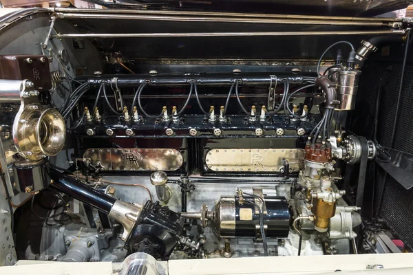Il motore a sei cilindri dell'auto di lusso Rolls-Royce Phantom I Boat-tail Tourer, 1928 — Foto Stock