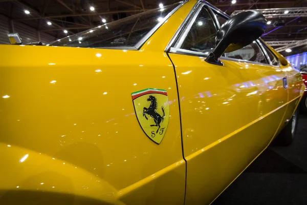 Fragmento de um carro esportivo Ferrari 308 GT4 Dino, 1977 — Fotografia de Stock