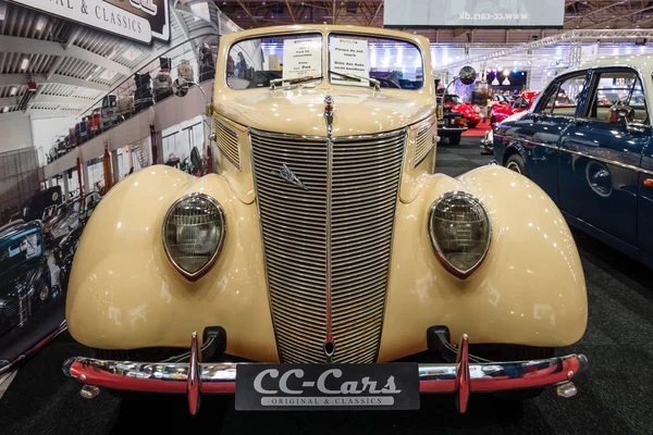 Ford V8 Cabriolet in Originalgröße, 1937 — Stockfoto