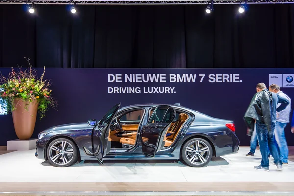 Full-size luxury car BMW 750i xDrive Sedan — Stockfoto