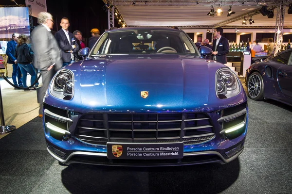 Crossover de luxe compact Porsche Macan Turbo . — Photo