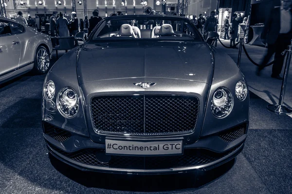 Автомобиль класса люкс Bentley Continental GTC V8S, с 2016 года — стоковое фото
