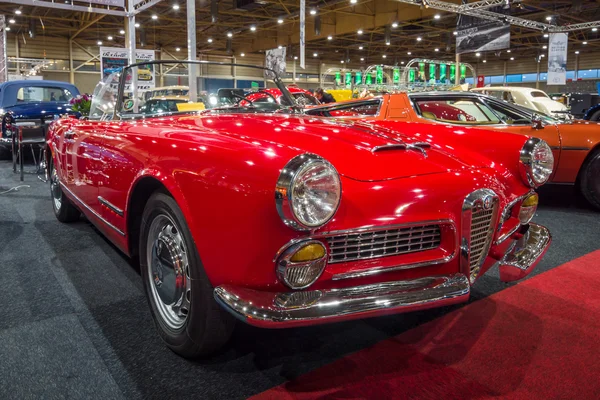 Luxusní vůz Alfa Romeo 2000 Spider Touring, 1961. — Stock fotografie