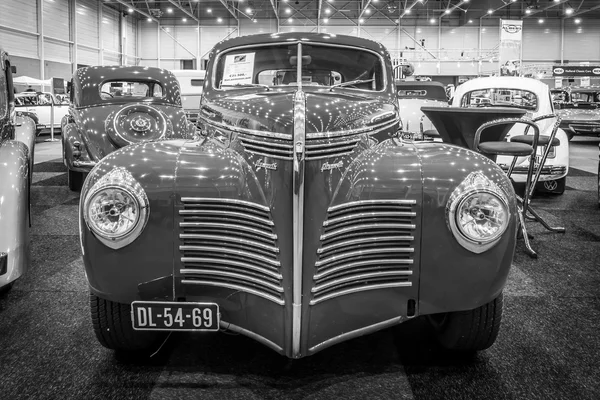 Полноразмерный автомобиль Plymouth Deluxe (P10) Business Coupe, 1941 — стоковое фото