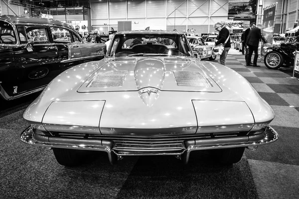 Spor araba Chevrolet Corvette C2 "Bölünmüş pencere", 1963 — Stok fotoğraf