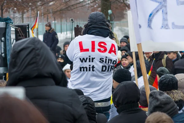 Berlin'de Rus diasporası göçmenler ve mülteciler kadın ve çocukların şiddet nedeniyle karşı protesto etti. — Stok fotoğraf