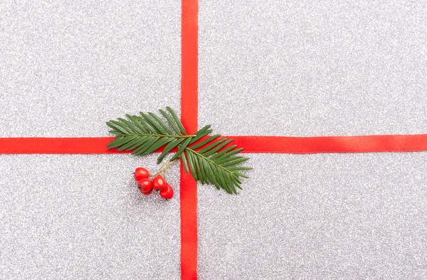 Kırmızı hediye şerit yay