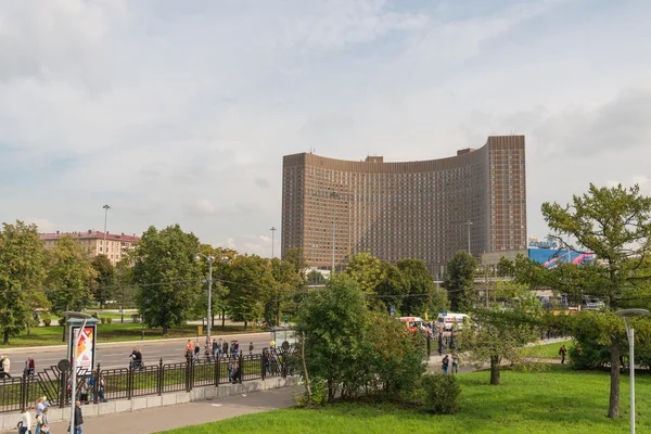 Гостиница Космос в Москве . — стоковое фото