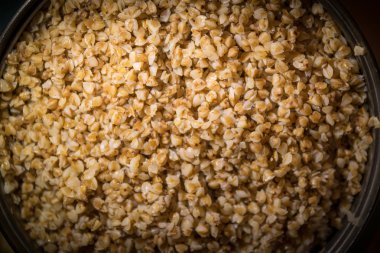 Karabuğday kabuğu çıkarılmış tane yemek.