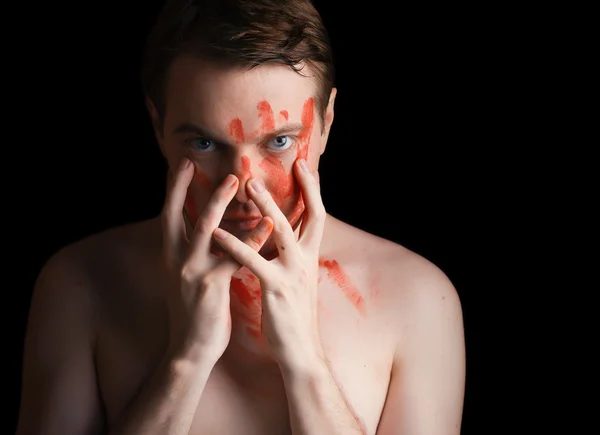 Homem com tinta no rosto . — Fotografia de Stock