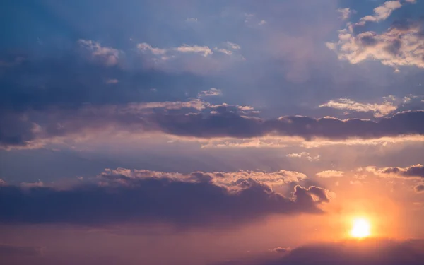 Naturlig bakgrund - solnedgång sky. — Stockfoto