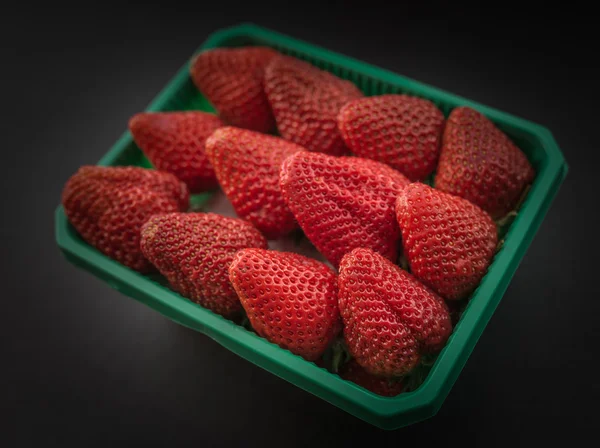 Přirozené vypadající jahody. — Stock fotografie