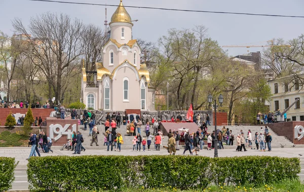 Люди празднуют День Победы . — стоковое фото