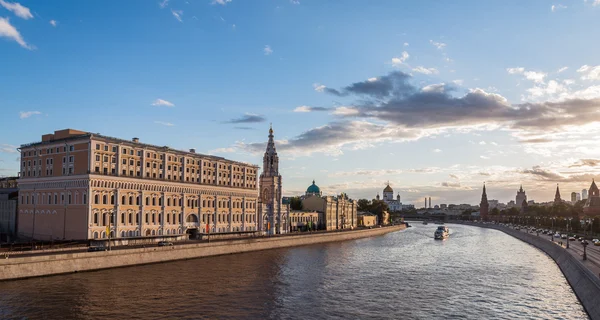 Москва річка на заході сонця . — стокове фото