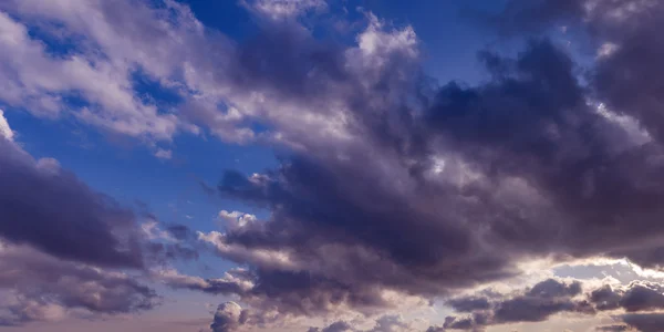 劇的な夕焼け空. — ストック写真