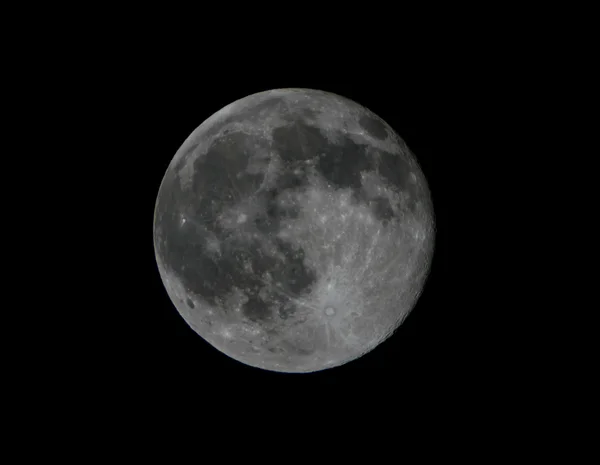 Månen i teleskop. — Stockfoto