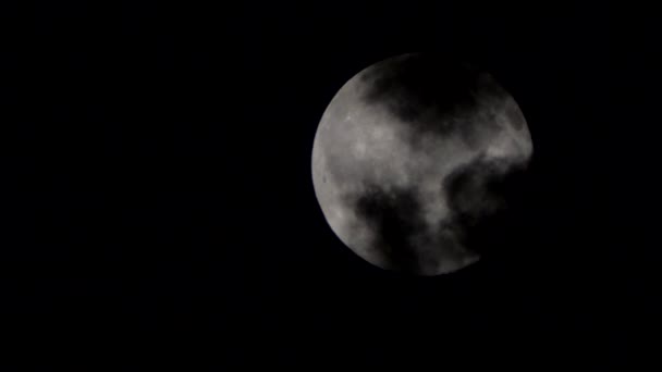 Moon with dark clouds. — Stock Video