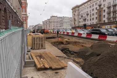 Tverskaya Caddesi'nde Mühendislik İnşaat. 