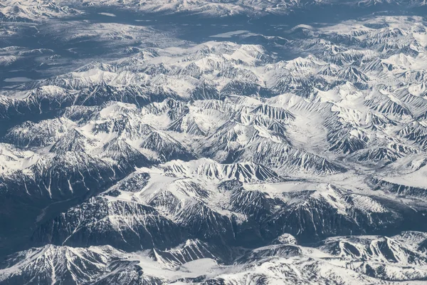 Snöklädda berg. — Stockfoto