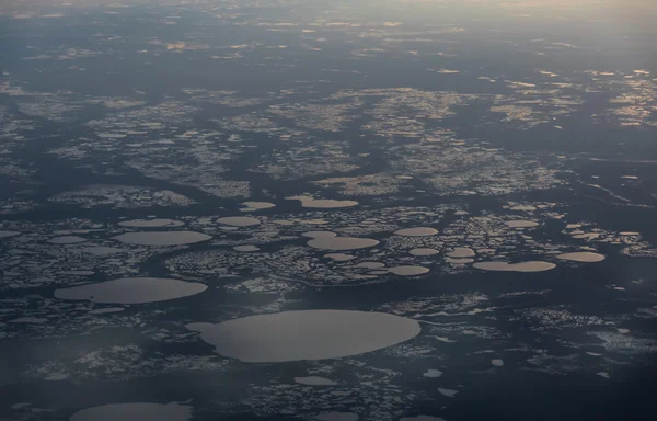 Вид с самолета на поверхность Земли . — стоковое фото
