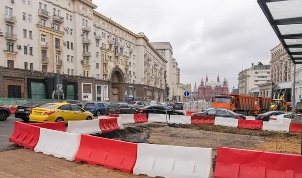 Lavori di ingegneria in via Tverskaya . — Foto Stock