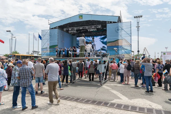 Celebração na praça central de Vladivostok em honra do 156 aniversário da fundação da cidade . — Fotografia de Stock