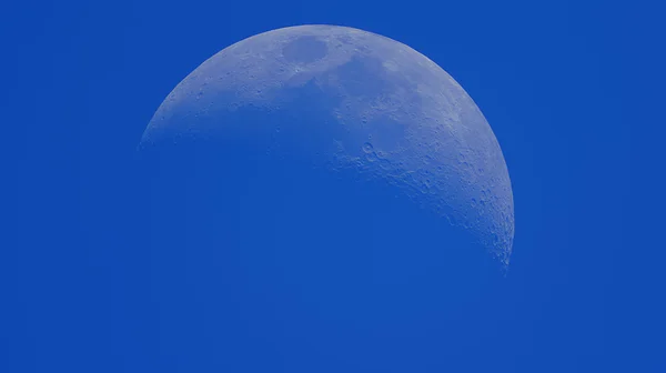 Blick auf den Mond. — Stockfoto