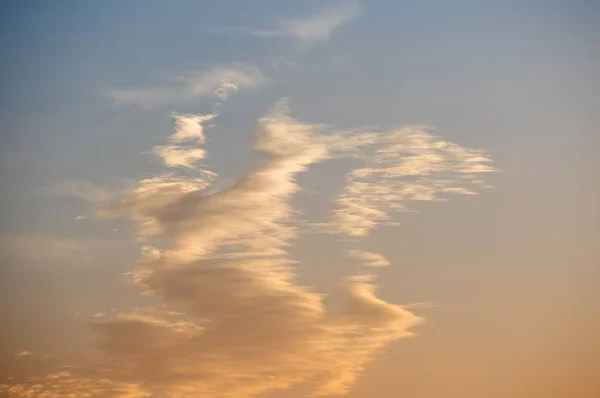 Драматичне Небо Заходу Сонця Кольоровими Хмарами Тоноване Зображення — стокове фото