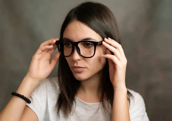 안경을 여성의 초상화 선택적 — 스톡 사진