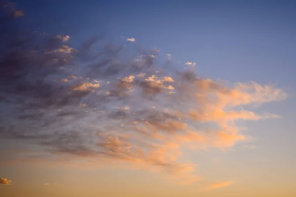 Vacker Färgglad Solnedgång Himmel Med Moln Och Solljus — Stockfoto