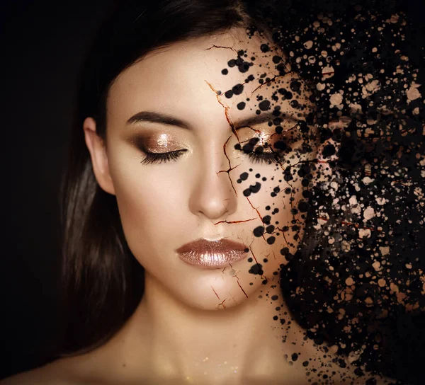 Woman Face Disintegrates Skincare Concept — Stock Photo, Image