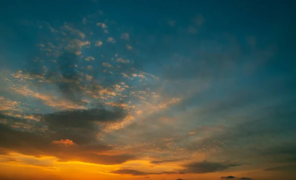 Beau Ciel Coloré Coucher Soleil Avec Nuages Lumière Soleil — Photo