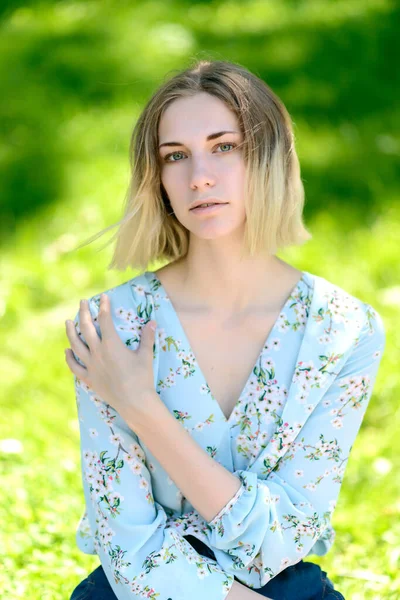 Внешний Портрет Красивой Молодой Женщины Зелеными Глазами — стоковое фото