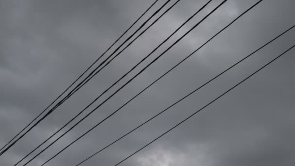 Draden Tegen Lucht Wapperen Uit Wind — Stockvideo