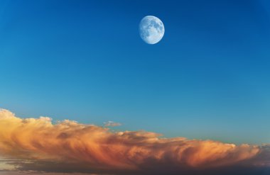 ay ve gün batımı.