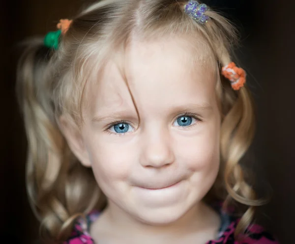 Schattig klein meisje. — Stockfoto