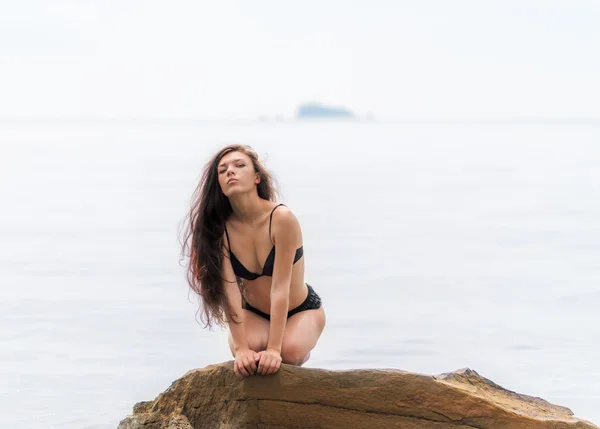 Girl on the sea background. — Stock Photo, Image