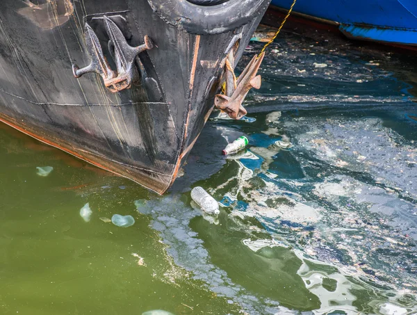 Contaminación en el agua . —  Fotos de Stock