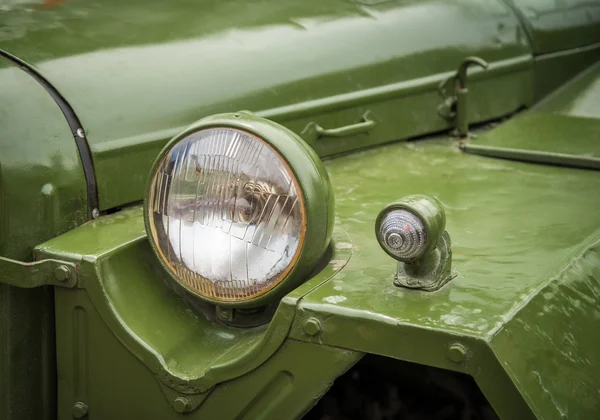 Farol em um veículo militar antigo . — Fotografia de Stock