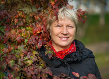 Orta yaşlı bir kadının portresi.