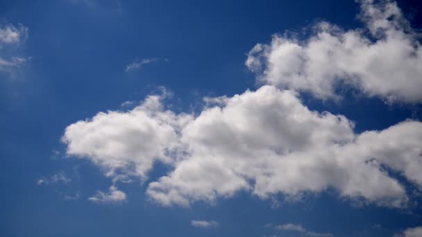 Облака на небе . — стоковое видео