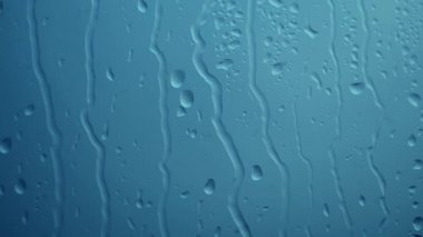 Su bardağa düşer..