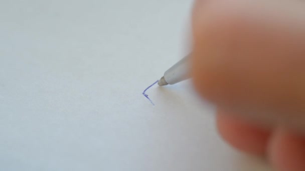 Dessin à la main d'une maison avec crayon . — Video