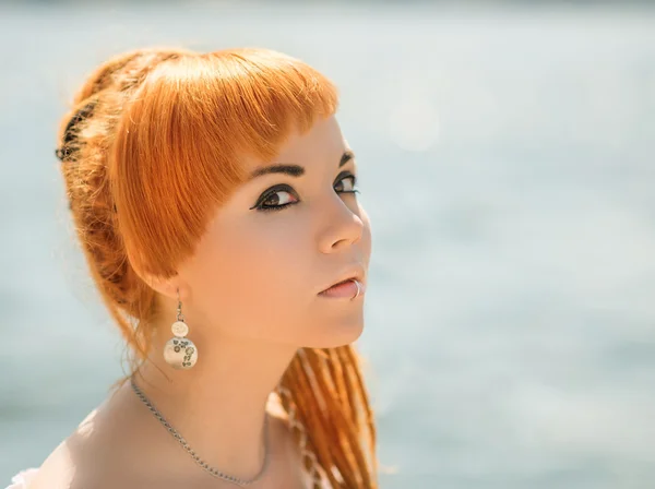 Retrato de una hermosa mujer asiática. — Foto de Stock