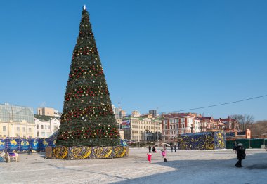 Vladivostok merkezi kare Noel ağacı.