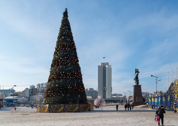 Christmas tree in the central square of Vladivostok. — Stock Photo, Image