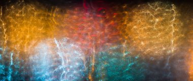 Şehir ışıkları pencere camı.